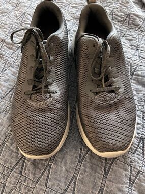 Men's Sketchers Gray Athletic Knit lightweight Sneakers